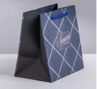 Пакет подарочный бумажный (14х14х9) ламинир Лучшему во всем 1/1 Пакет подарочный бумажный (14х14х9) ламинир Лучшему во всем 1/1