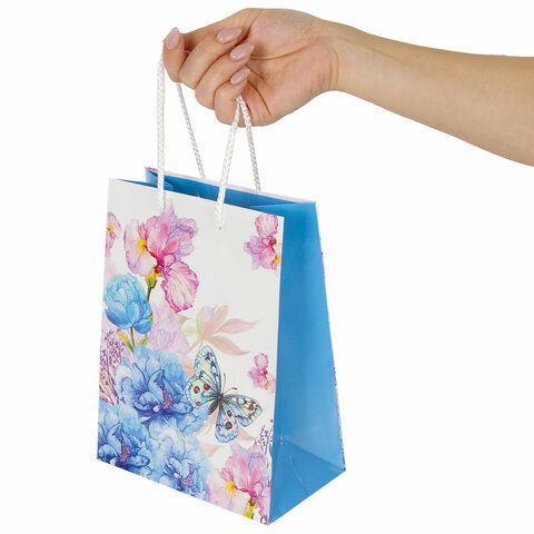 Пакет подарочный бумажный (18х23х8) ламинир Бабочка на цветке 1/12/144 Пакет подарочный бумажный (18х23х8) ламинир Бабочка на цветке 1/12/144