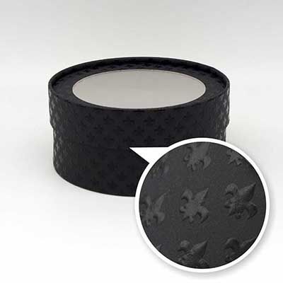 Коробка шайба с прозр. крышкой 16х6,5см черный лен Коробка шайба с прозр. крышкой 16х6,5см черный лен